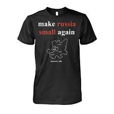 Svart t-shirt med texten "make russia small again" och en karta över Ryssland.