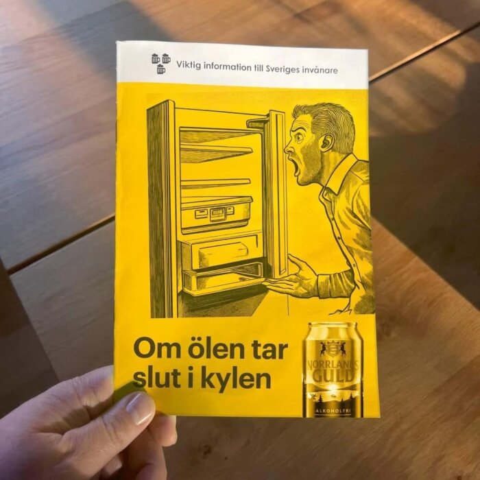 Illustration av en man som stirrar in i ett tomt kylskåp med texten "Om ölen tar slut i kylen" och en bild på en ölburk på framsidan.