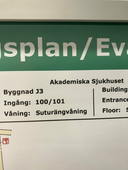 Informationsskylt vid Akademiska Sjukhuset, byggnad J3 med ingång 100/101, suturängvåning.