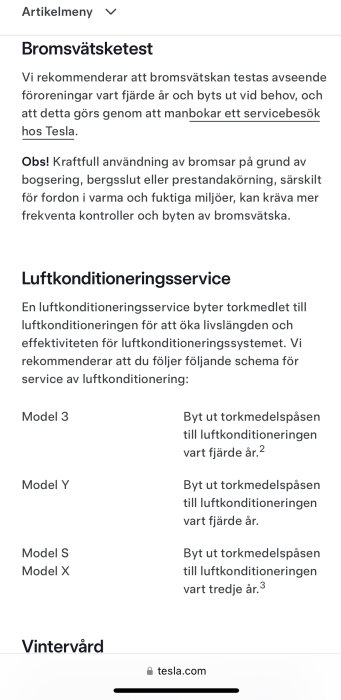 Text om Tesla-service för bromsvätska och luftkonditionering med rekommendationer för olika modeller.