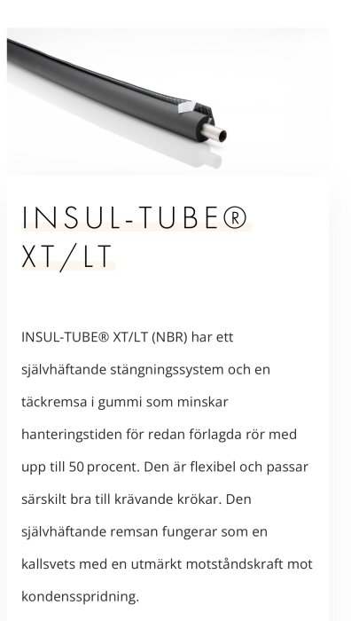 Svart och silverfärgad isoleringsslang Insul-Tube® XT/LT av NBR-material med självhäftande stängningssystem och gummitäckremsa, mot kondensspridning.