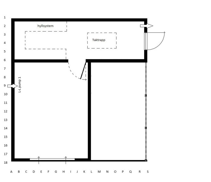 Planritning över garage och förråd med tilluft och frånluft, hyllsystem, taktrappa och luft-luft värmepump markerat.