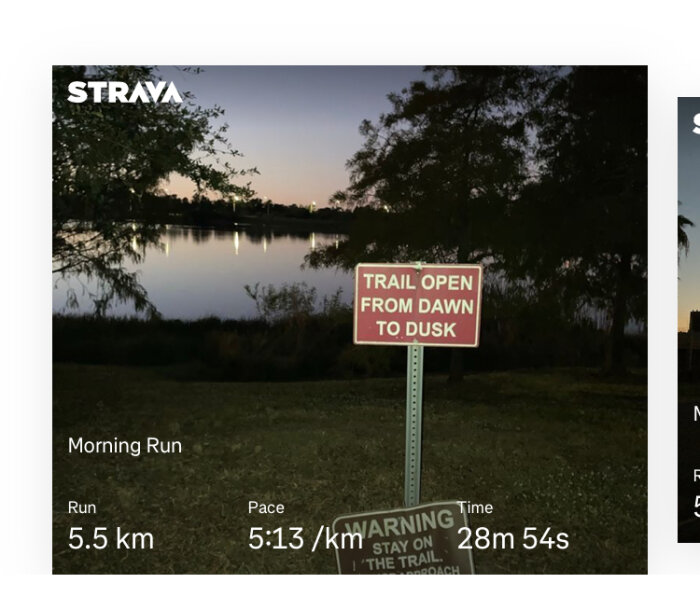 Skylt vid en sjö och träd med texten "Trail open from dawn to dusk". Statistiken visar en morgonlöpning på 5,5 km med 5:13 min/km tempo och 28:54 tid.