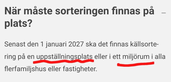 Text om krav på källsortering på uppställningsplats eller miljörum i flerfamiljshus, giltigt från 1 januari 2027.