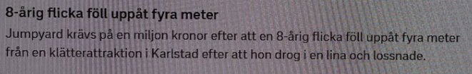 Tidningsrubrik om en 8-årig flicka som föll uppåt fyra meter från en klätterattraktion i Karlstad. Jumpyard krävs på en miljon kronor.