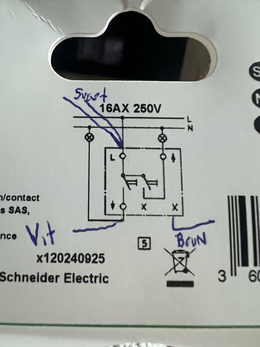 Elektrisk ritning med handskrivna anteckningar om ledare: två svarta, en vit och en brun, kopplade till en brytare från Schneider Electric, 16AX 250V.