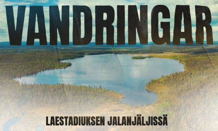 Areal bild av en bred flod eller sjö omgiven av skog under titeln "Vandringar – Laestadiuksen Jalanjäljissä".