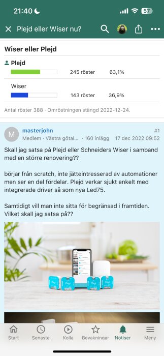 En uppsättning av Plejd-enheter, inklusive en smartphone med app.