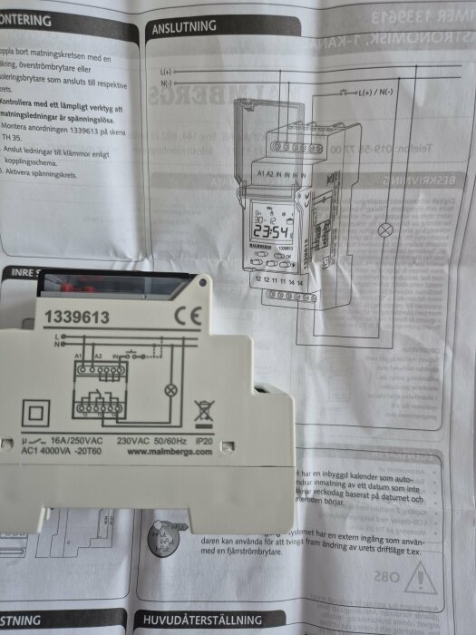 Manual med kopplingsschema och en tidreläenhet modell 1339613, visande anslutningar och tekniska specifikationer.