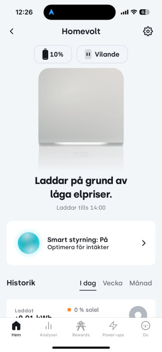 Homevolt-appens skärmbild visar 10% batteri, vilande läge, smart styrning på och laddar på grund av låga elpriser till 14:00.