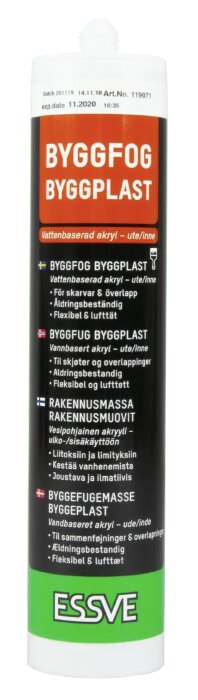 Förpackning av Essves byggfog för byggplast, vattenbaserad akryl för utomhus och inomhus bruk, med texter på flera språk.