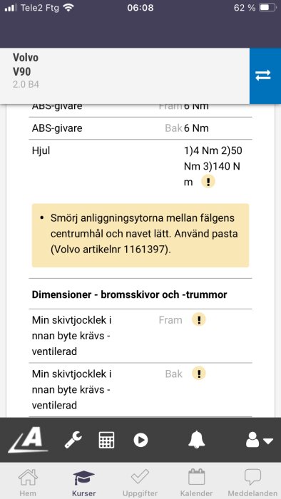 Instruktionssida för Volvo V90 med detaljerade moment för åtdragning av hjulmuttrar och instruktioner för smörjning av centrumhål och nav.