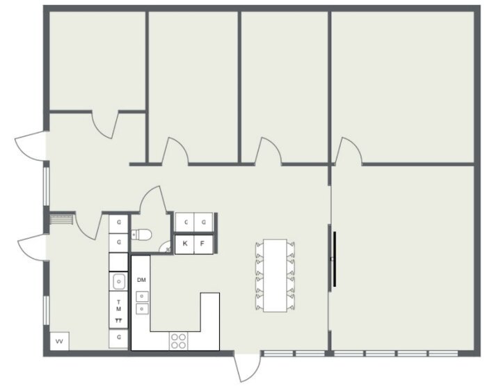 Skiss på planlösning med kök, vardagsrum och tre rum. Matbord i mitten. Ej skalenligt.