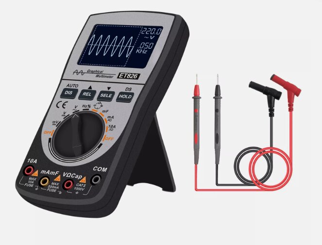 Digitalt multimeter ET826 med oscilloskopfunktion och mätsladdar, rekommenderat för mätning av spänning och ström.