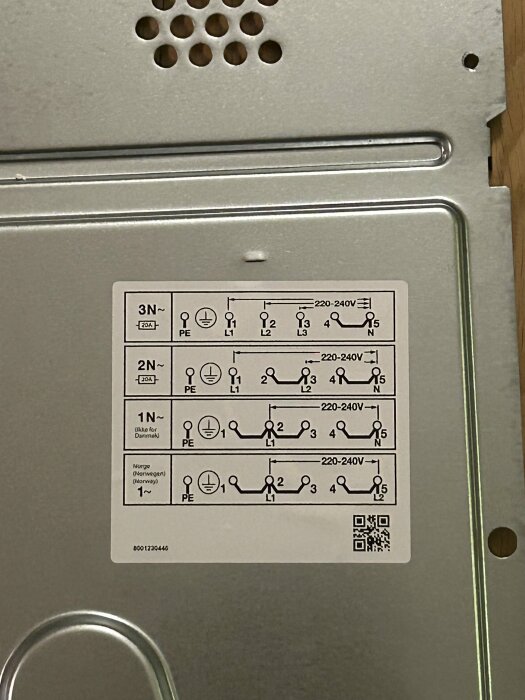 Elschematikett för Bosch spis med symboler och anslutningar för olika nät, inklusive PE, L1, L2, L3 och N för 3N~ och 2N~ kopplingar, spänning 220-240V.