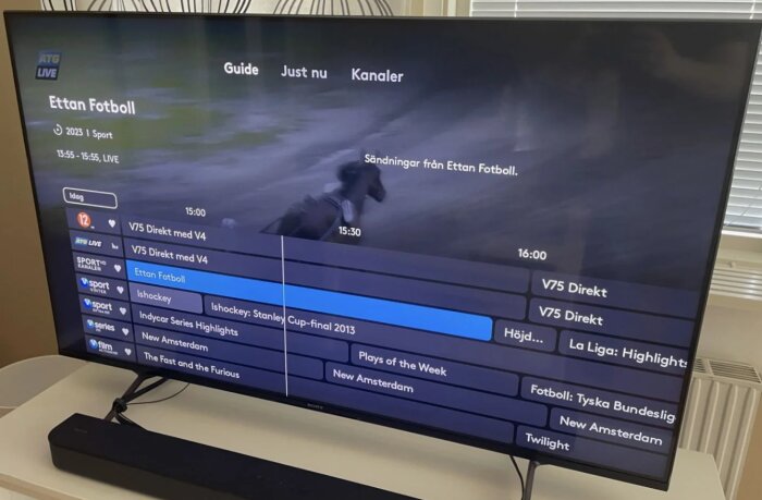 TV visar EPG med program som "V75 Direkt med V4" och "Ettan Fotboll", inklusive sport, film och TV-serier.