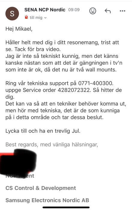 Skärmdump av ett mejl från Samsung Electronics Nordic AB:s tekniska support som svarar på en fråga om väggfästen för en TV.