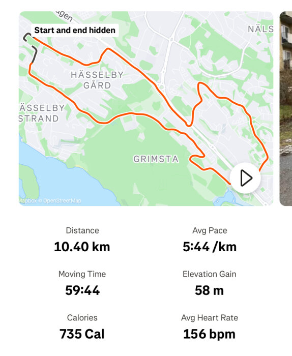 GPS-karta över löprunda i Hässelby Gård, 10,40 km lång. Röd linje visar rutten. Detaljer inkluderar tid, distans, kaloriåtgång och genomsnittlig puls.