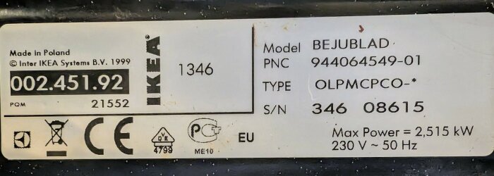 Etikett på IKEA-apparat med modellnamn BEJUBLAD och detaljer som PNC 944064549-01, ström 230V, 2,515kW, tillverkad i Polen.