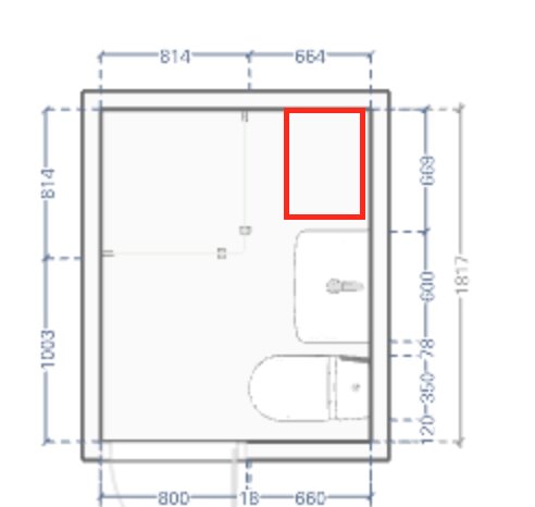 Badrumsritning med markering för tvättmaskin i hörn bredvid dusch; röda området är avsett för maskinen i ett rum på 1,5x1,8m.