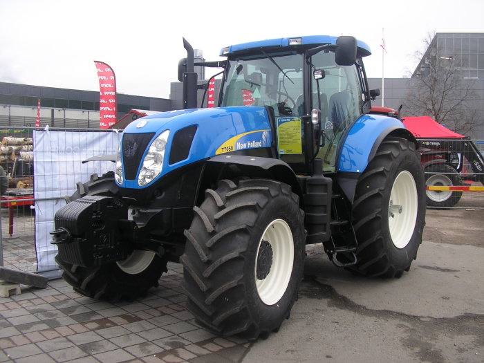 New_Holland_T7050.jpg