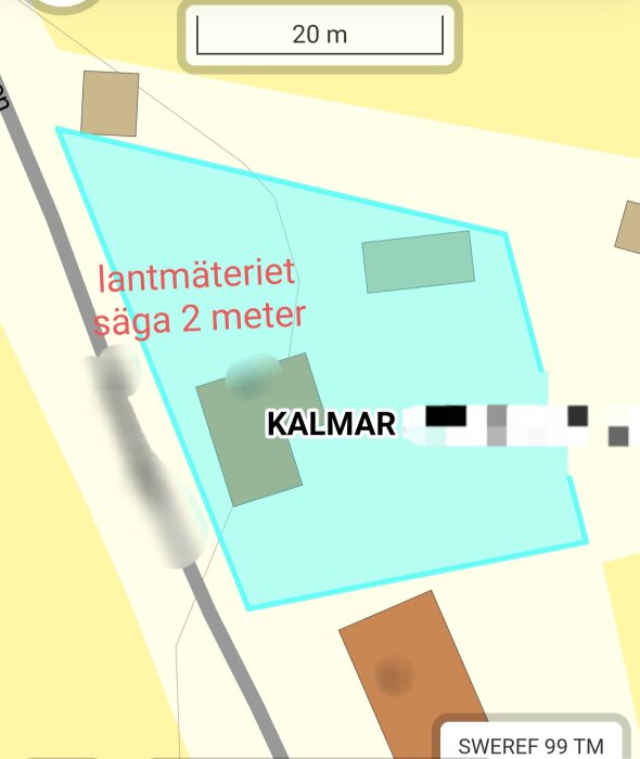 Karta över byggplats med markeringar, inklusive "lantmäteriet säga 2 meter" och området Kalmar. Visar avstånd mellan fastighet och väg.