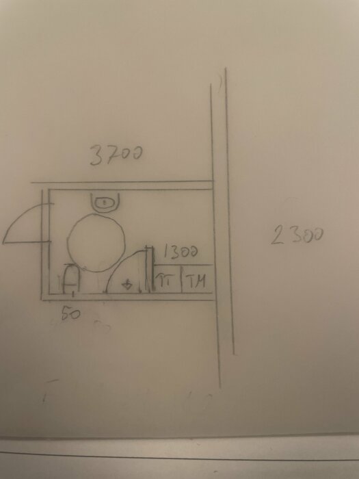 Ritning av badrum med handfat flyttat till höger, mått angivna som 3700 och 2300, fråga om den nya placeringen är godkänd.