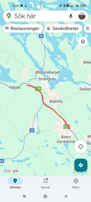 Karta över E20-sträcka vid Strängnäs, markerad i rött, med omgivande orter som Malmby och Åkers styckebruk.