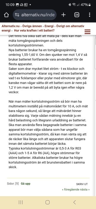 Skärmbild av en forumdiskussion om hur man mäter kraften i batterier, inklusive tomgångsspänning och kortslutningsström.