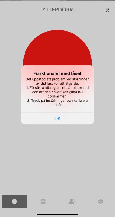 Felmeddelande på en app som visar funktionsfel med ett Yale Doorman-lås och ger instruktioner för att åtgärda problemet.