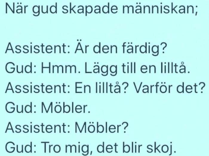 Humoristisk text om Gud och en assistent som diskuterar skapandet av människan och en lilltå relaterat till möbler.