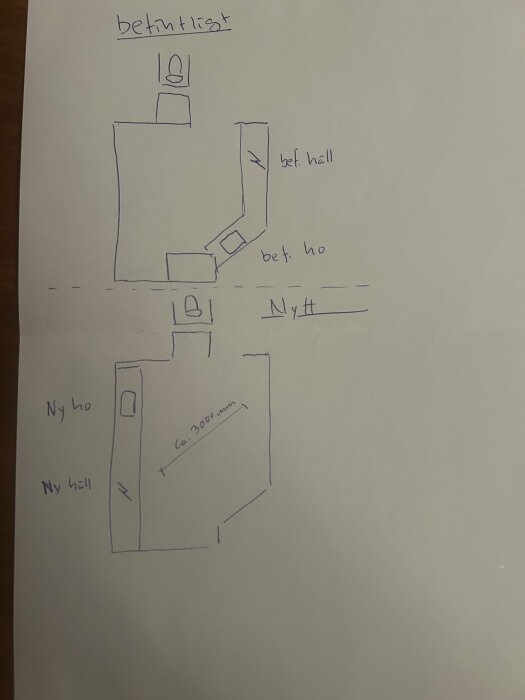 Ritning över kökslayout, visar plats för befintlig och ny häll samt vask, inklusive avstånd och vinklar mellan dessa.