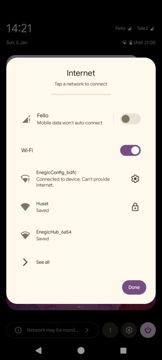 Skärmbild av wifi-anslutningar på en smartphone med nätverk som "EnegicConfig_bdfc" och "EnegicHub_6a54". Anslutning kan ej ge internet.