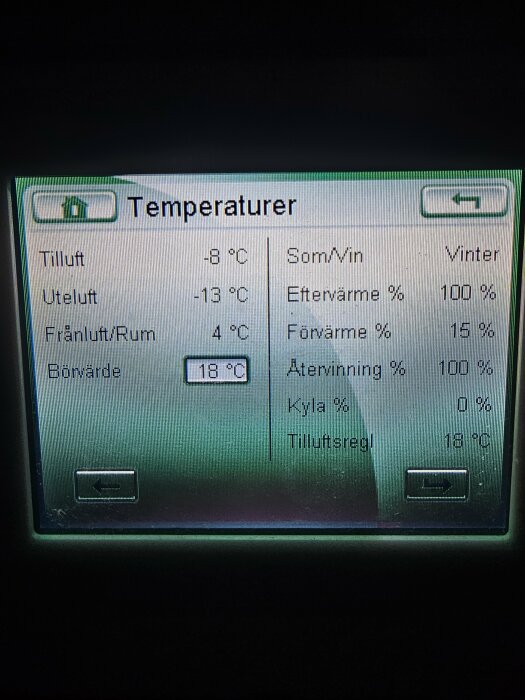 Bild av en skärm som visar temperaturinställningar för ett FTX-aggregat; tilluft -8°C, uteluft -13°C, frånluft/rum 4°C, börvärde 18°C.