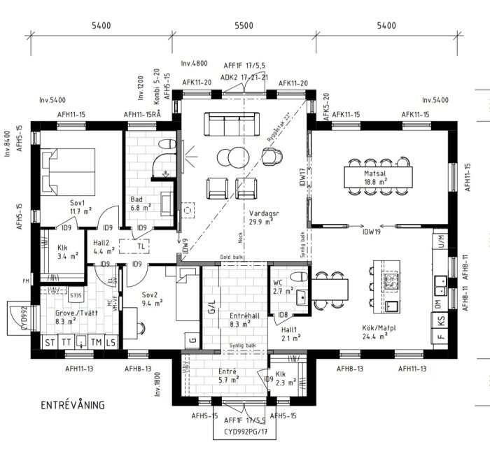 Planritning över ett hus på 140 kvm med vardagsrum, kök/matplats, matrum, sovrum, badrum, entré och tvättstuga.