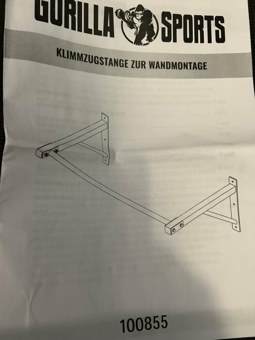 Monteringsinstruktioner för Gorilla Sports väggmonterad pull-up-stång, tillsammans med en illustration av stångens upphängningsmekanik.