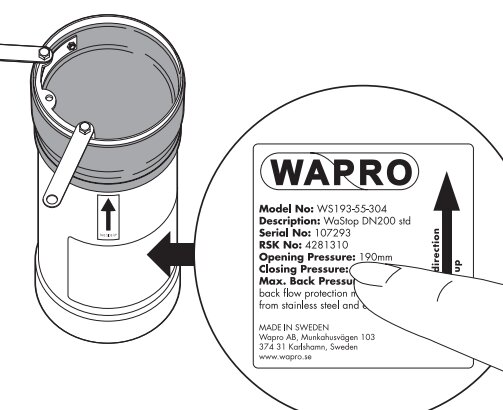 En illustration av en Wapro WaStop med etikettinformation och instruktioner om flödesriktning.