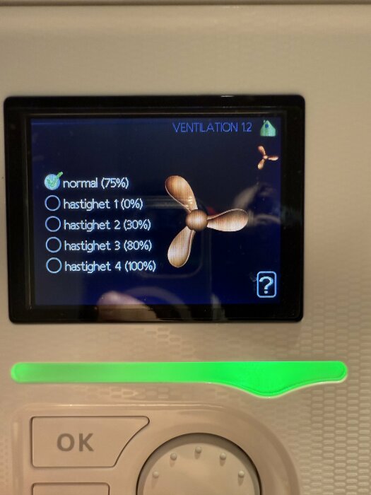 Digital display för Nibe F370 frånluftsvärmepump, visar fläkthastighetsval med normal inställning på 75%, och alternativ för 0%, 30%, 80%, 100%.