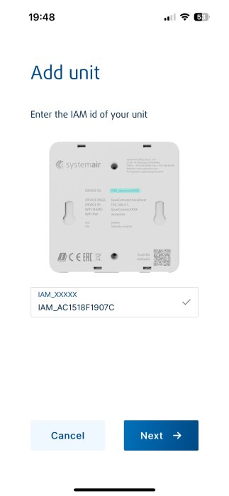 Skärmbild av appens gränssnitt som ber användaren skriva in IAM-id för att ansluta enheten. IAM_AC1518F1907C visas som exempel.