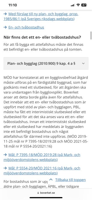 Text på en webbsida om bygglovsfria åtgärder för en- och tvåbostadshus enligt plan- och bygglagen, inklusive länkar till relaterade domar.