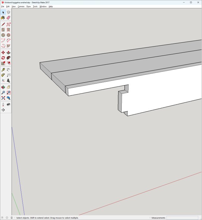 3D-modell av ett skrivbord med tvärslå, endast halva bordsskivan synlig, visar konstruktion utan vridstyvhet vid 2600mm bredd.