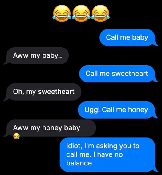 Textmeddelanden där en person ber om att bli uppringd då de inte har samtalssaldo. Missförstånd med olika smeknamn leder till humor. Emojis högst upp.