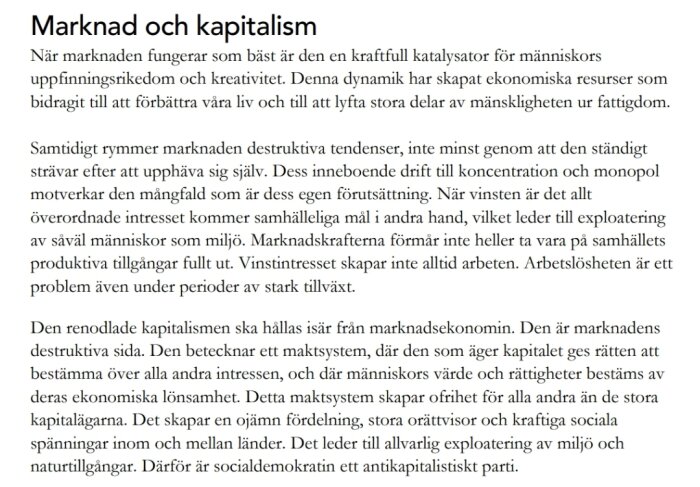 Text från Socialdemokraternas partiprogram om marknadens positiva och destruktiva sidor, samt partiets distinktion mellan kapitalism och marknadsekonomi.