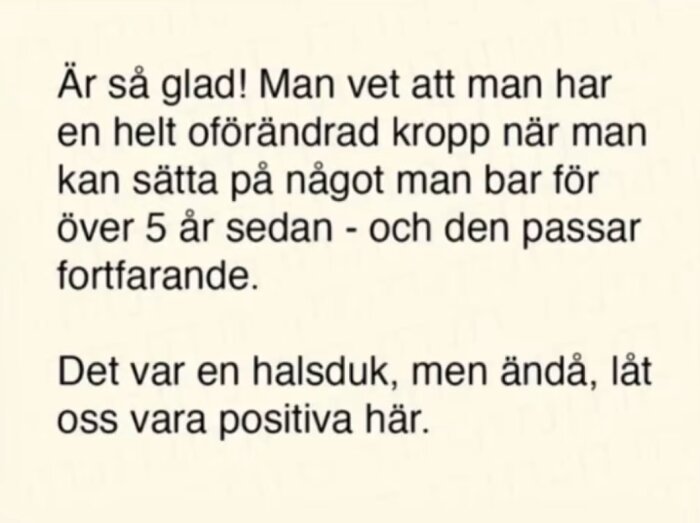 Bild med text om glädjen över att fortfarande passa i en halsduk som bars för över 5 år sedan.