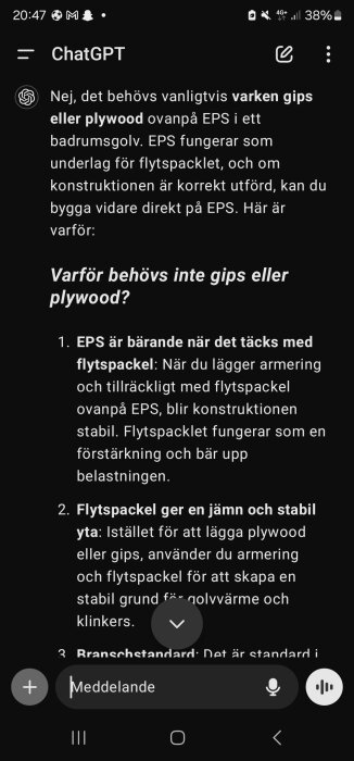 Skärmbild av text om att varken gips eller plywood behövs ovanpå EPS i badrumsgolv och fördelarna med att använda flytspackel.