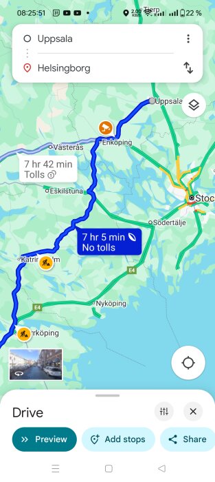 Karta som visar två rutter från Uppsala till Helsingborg; en med vägtullar och en utan, med restider angivna.