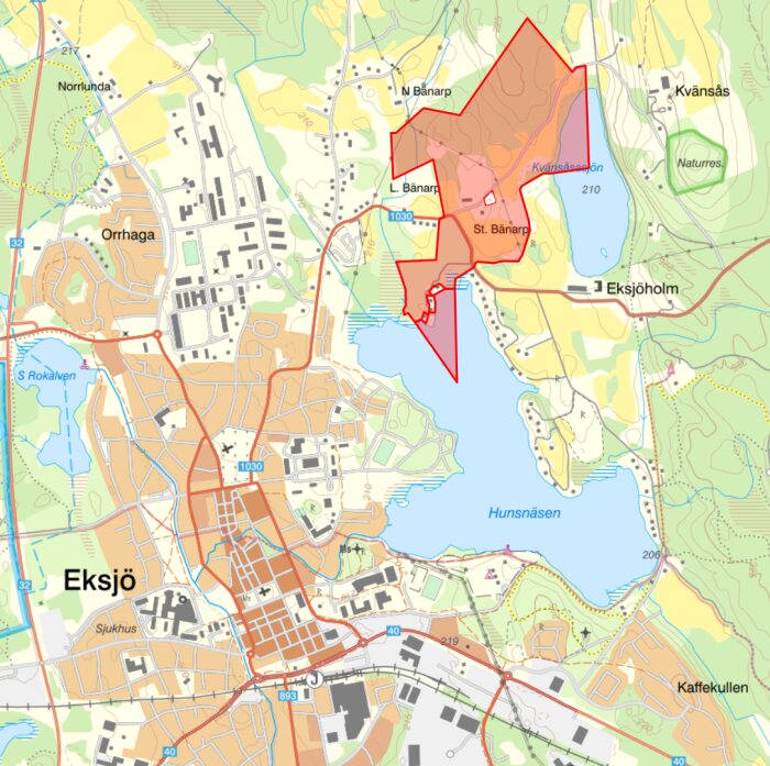 Karta över Eksjö med markerad fastighet nära St. Bånarp, inkluderande bostadsområde och vattendrag.