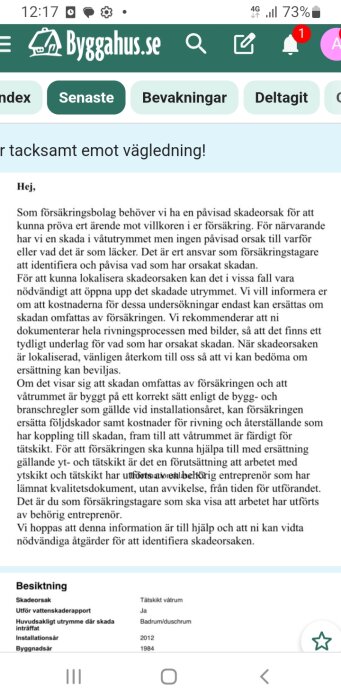 Skärmdump från Byggahus.se med ett meddelande från ett försäkringsbolag om skadeorsak, besiktning och tätskikt i våtrum.