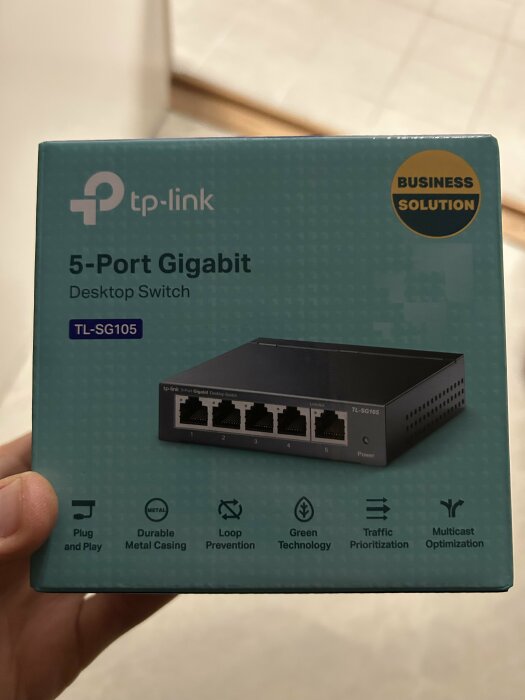 Förpackning med TP-Link 5-portars Gigabit Desktop Switch TL-SG105, Business Solution.