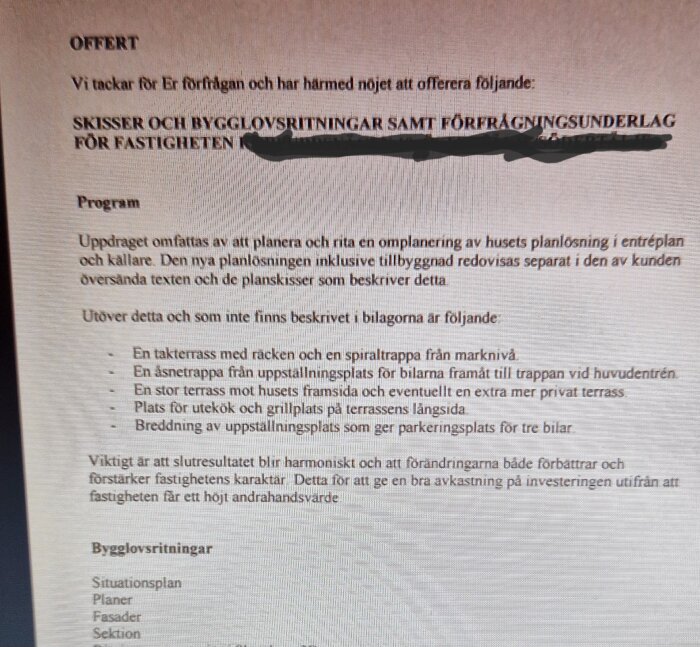 Bild av ett dokument som beskriver en offert för att rita om planlösning och bygga terrasser. Innehåller detaljer om inkluderade tjänster och ritningar.